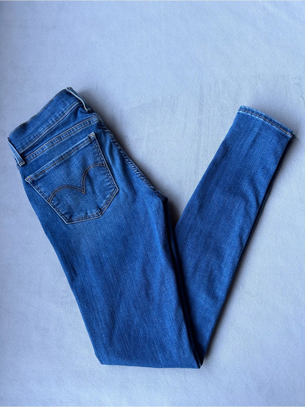 Levi’s ~ 710 Super Skinny ~ Light Distressing ~ Women’s Size 24